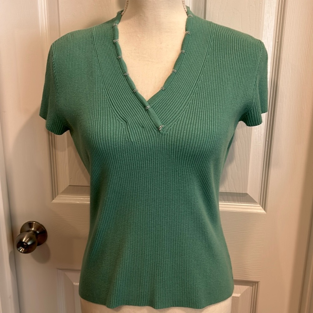 Emma James size medium green knit top